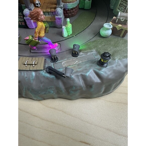 Lemax Spooky Town THE HORRID HAUNTED HOTEL Halloween Village Decoration Read - Picture 3 of 15